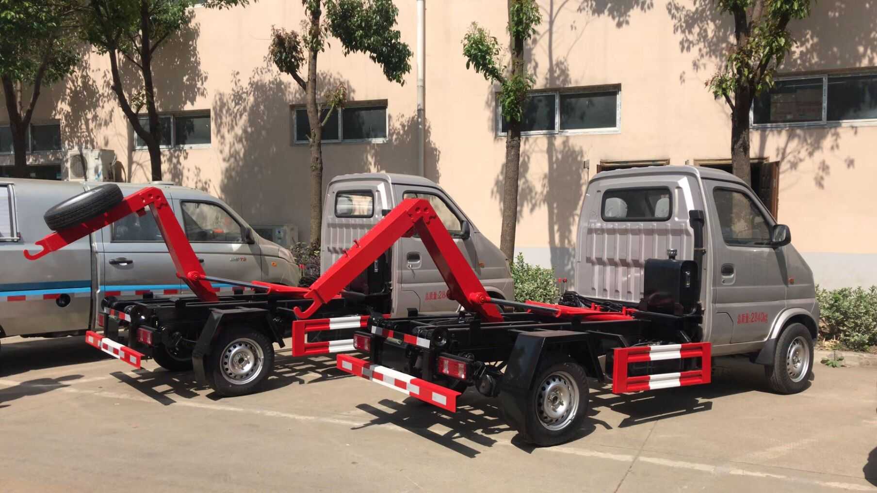 福田奴菱小型勾臂式垃圾車